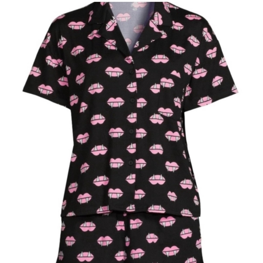 Sink Your Fangs Into This To-Die-For Vampire Pajamas Set!